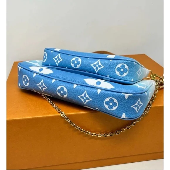 Louis Vuitton By The Pool multi pouchette 😍 - Picture 6 of 12